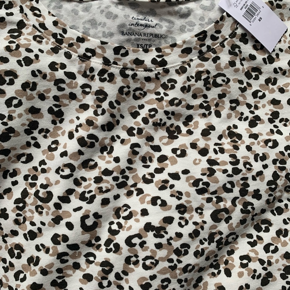 Banana Republic timeless tee
